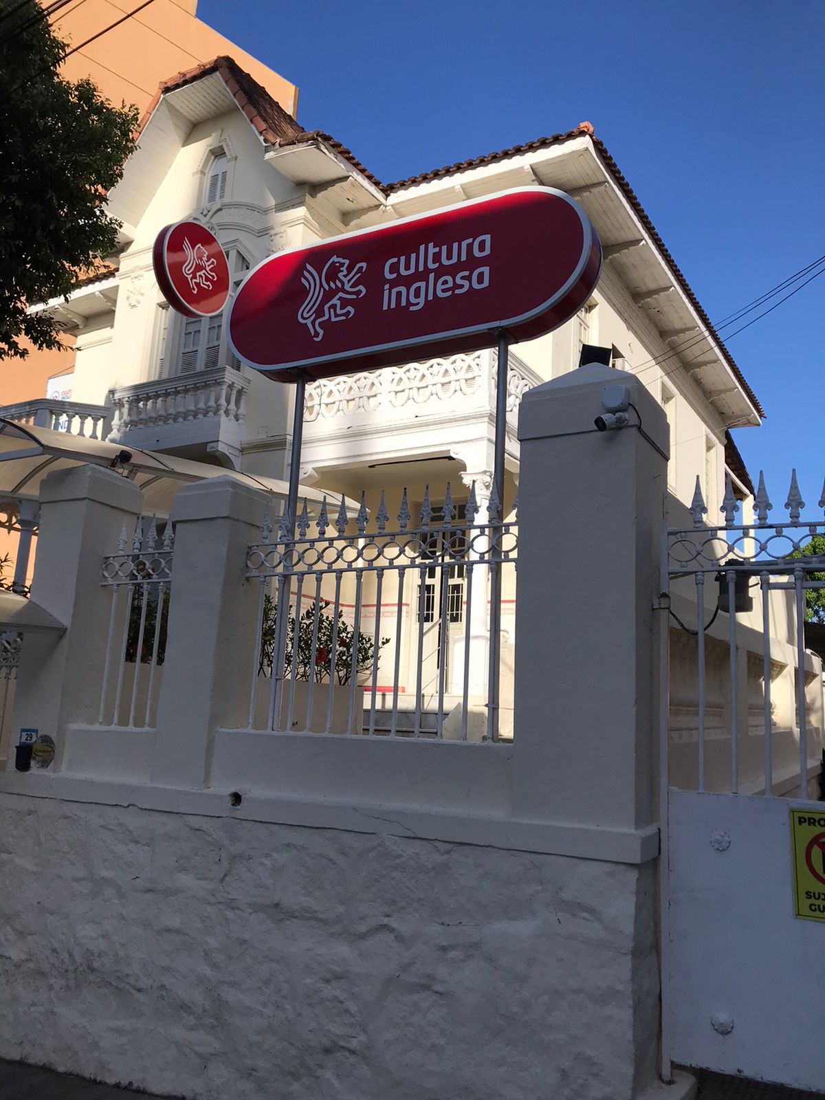 Entrada da Cultura Inglesa de Cachoeiro de Itapemirim, ES