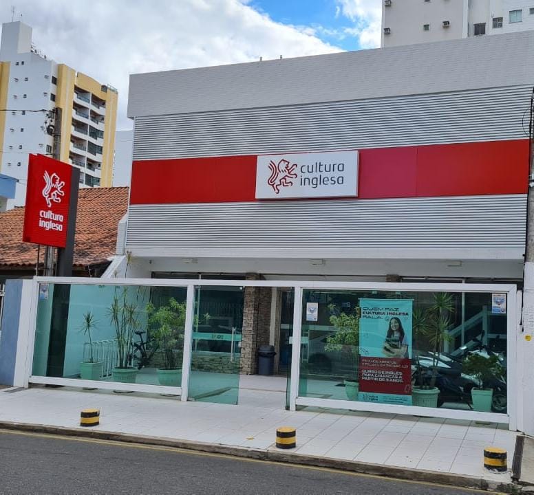 Entrada da Cultura Inglesa de Campos , RJ