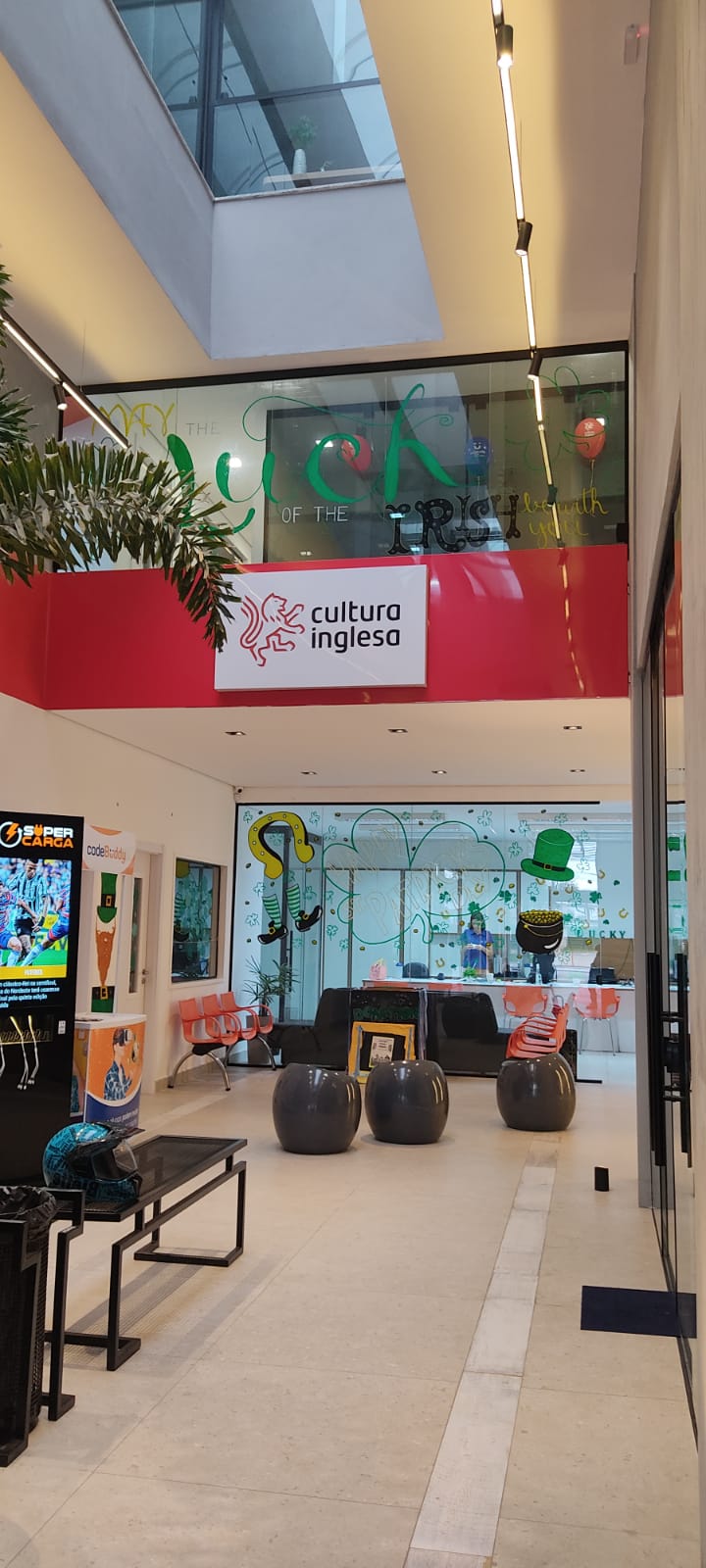Entrada da Cultura Inglesa de Resende, RJ