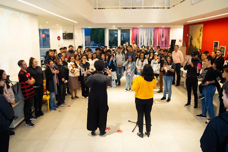 Cultura_inglesa Paraisópolis_audiencia_com_alunos